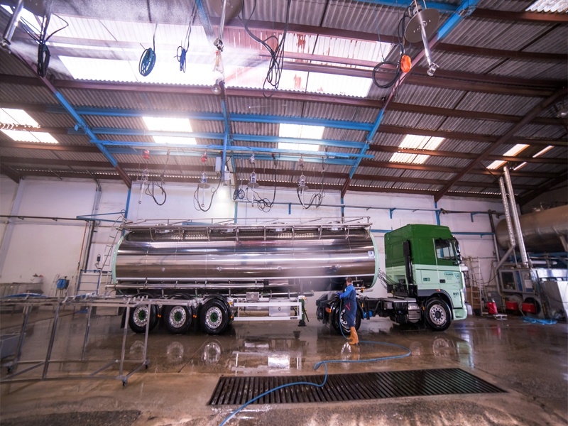 Why you should consider hiring a professional service to wash your truck