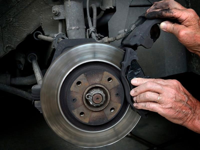 How to identify when your truck’s brakes need attention