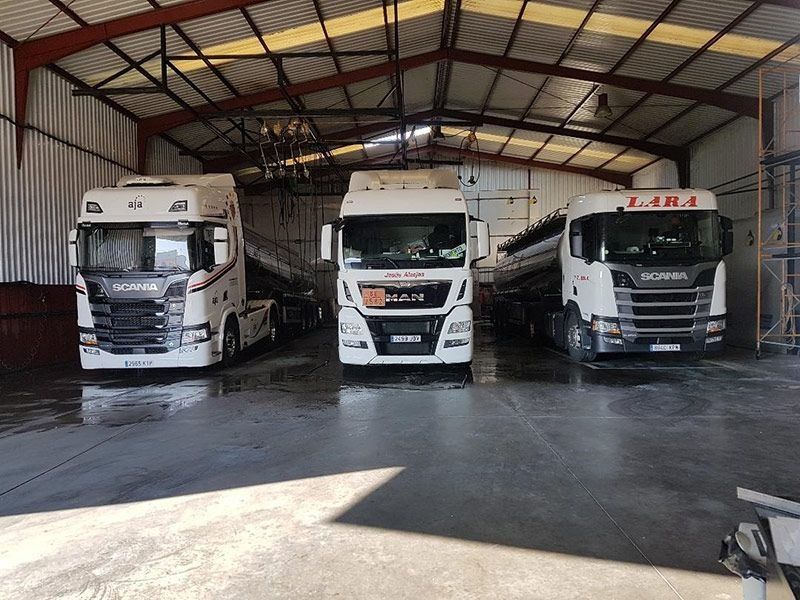 5 Benefits of professional truck washing